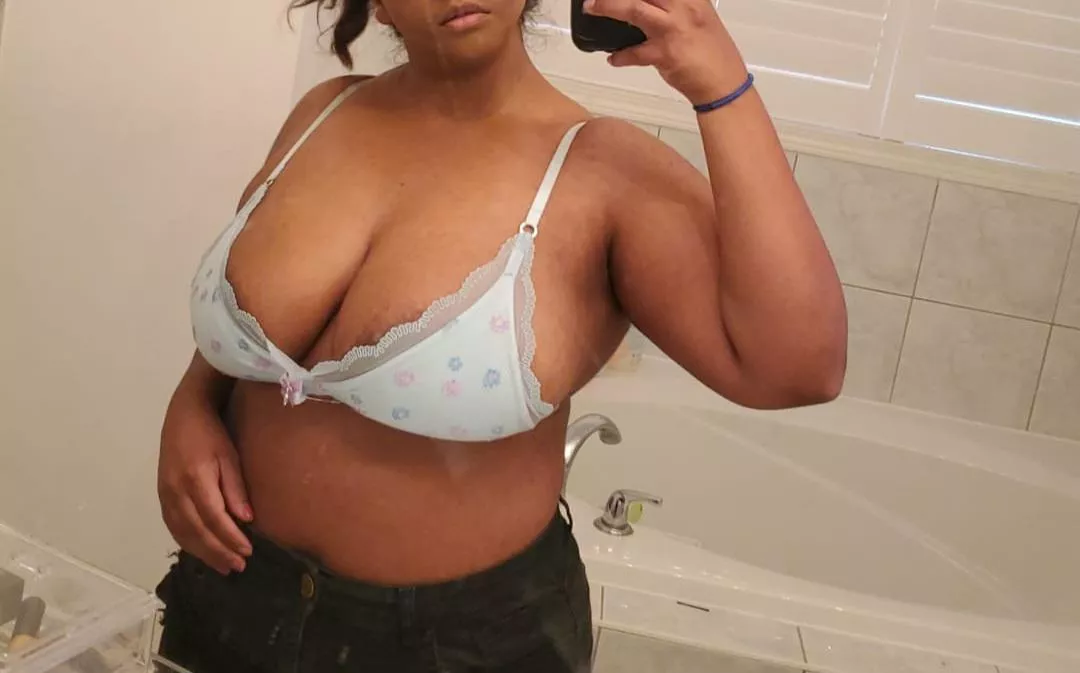 Feeling extra horny today 😝 [f] posted by Tania-Xo