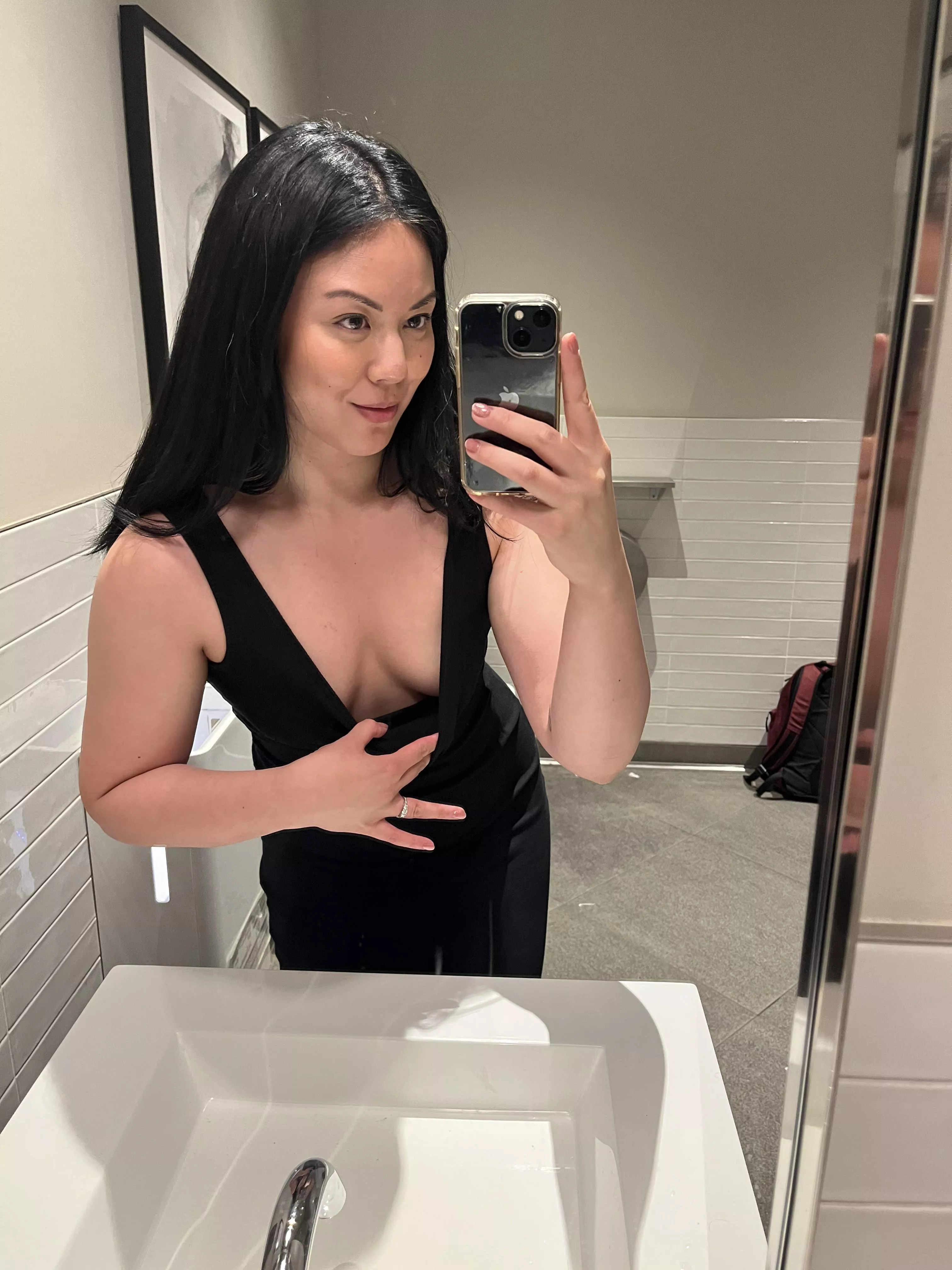 Flirty little pic in the bookstore bathroom [f] posted by katwaii