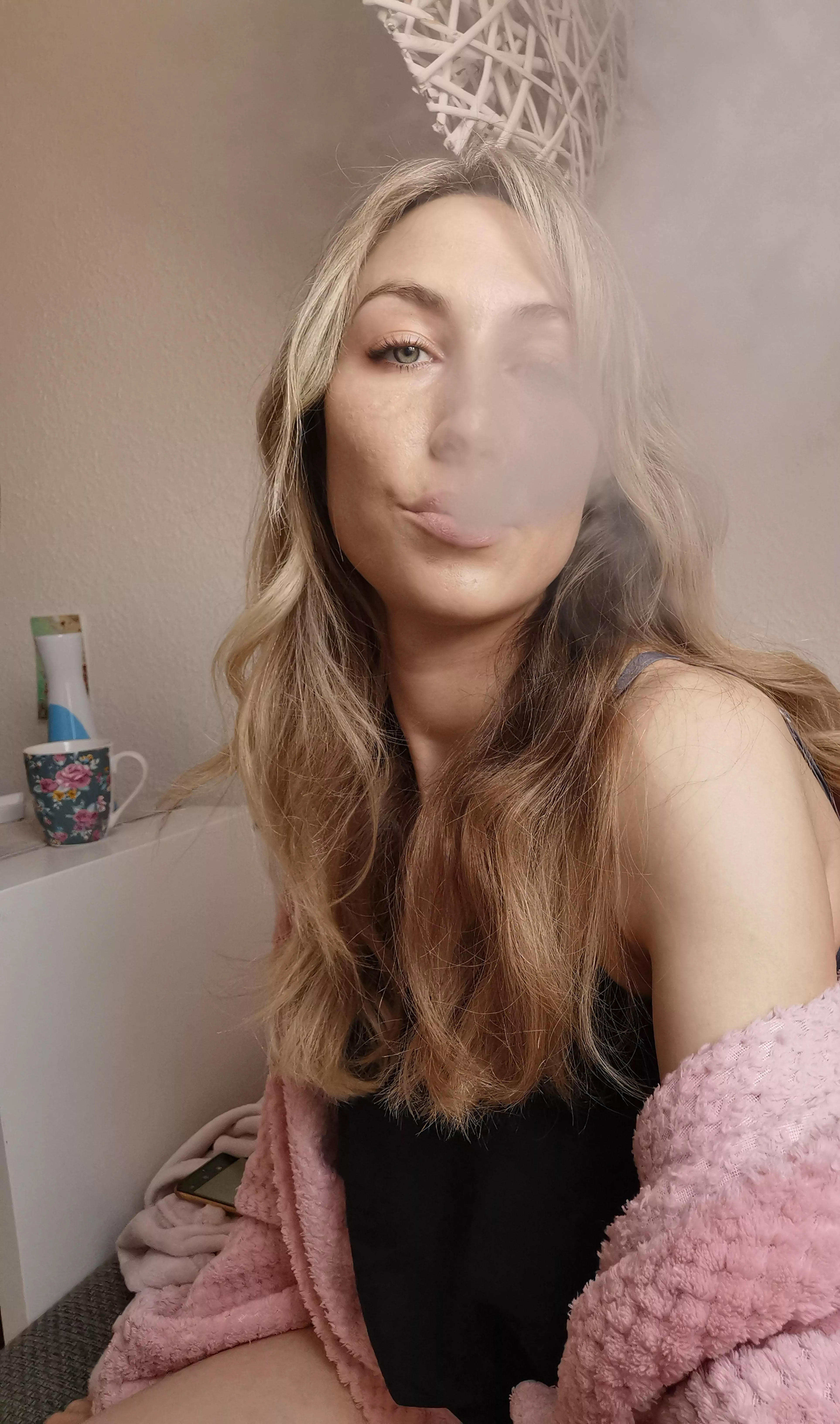 Good morning 🚬❤️ posted by derrie_t