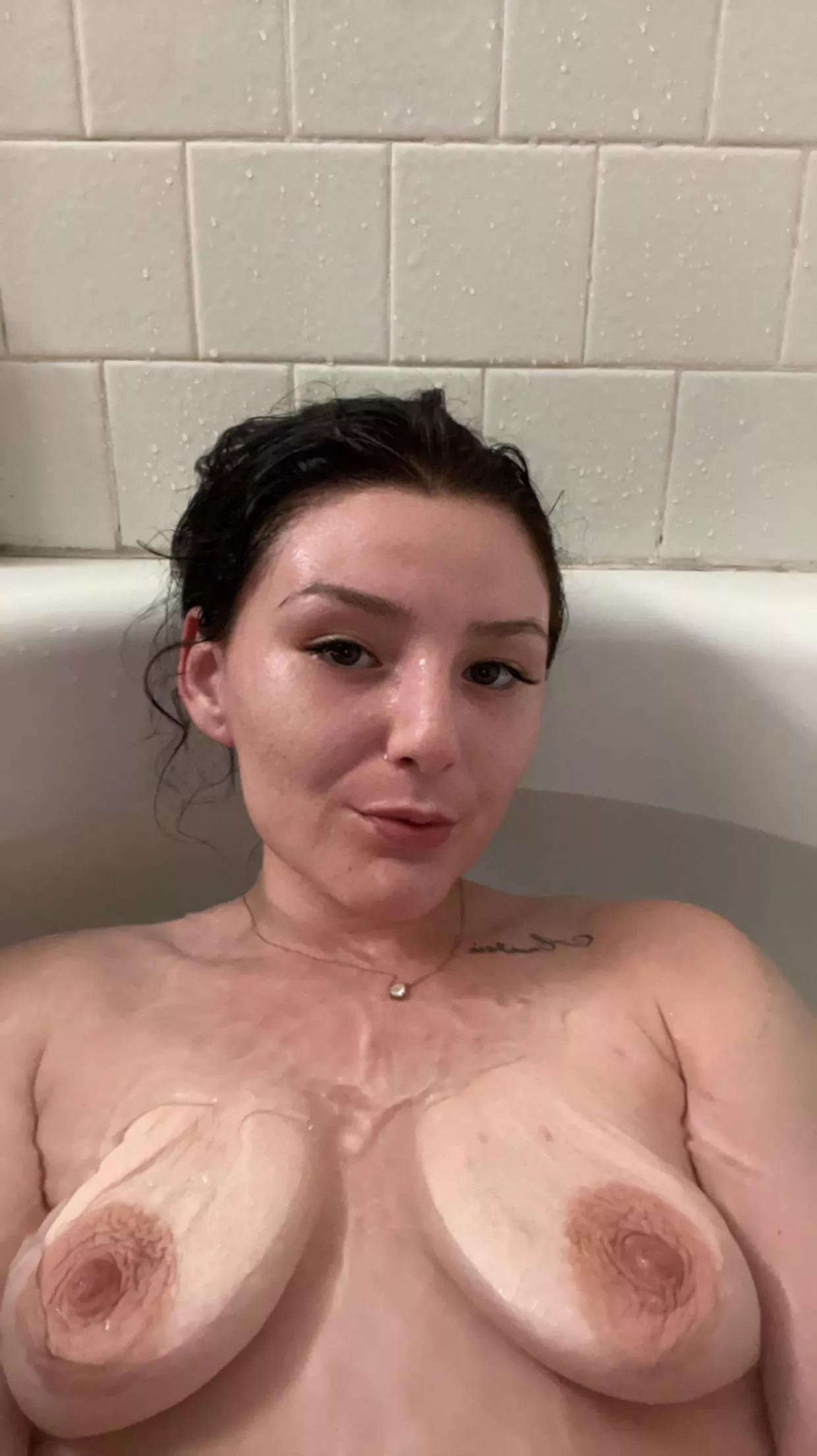 Hot, steaming bath with me anyone ? 🛀😋 posted by Yaflower