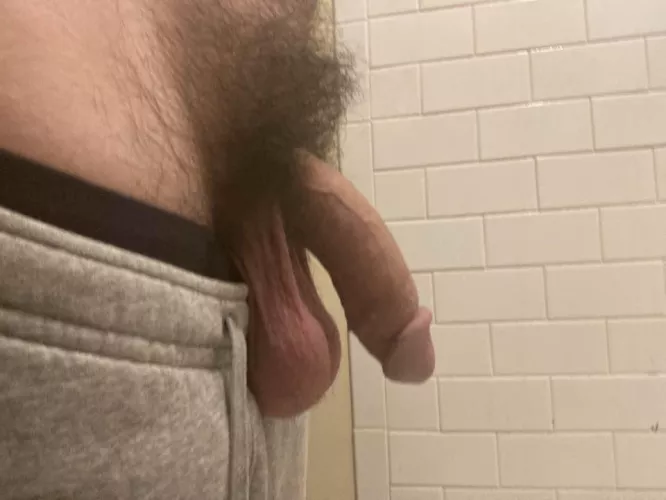 how’s it hangin? by buzzbro08