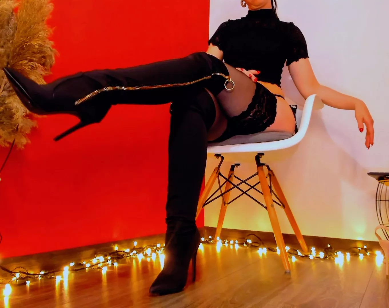 I love to decorate my legs... posted by maria_diamond