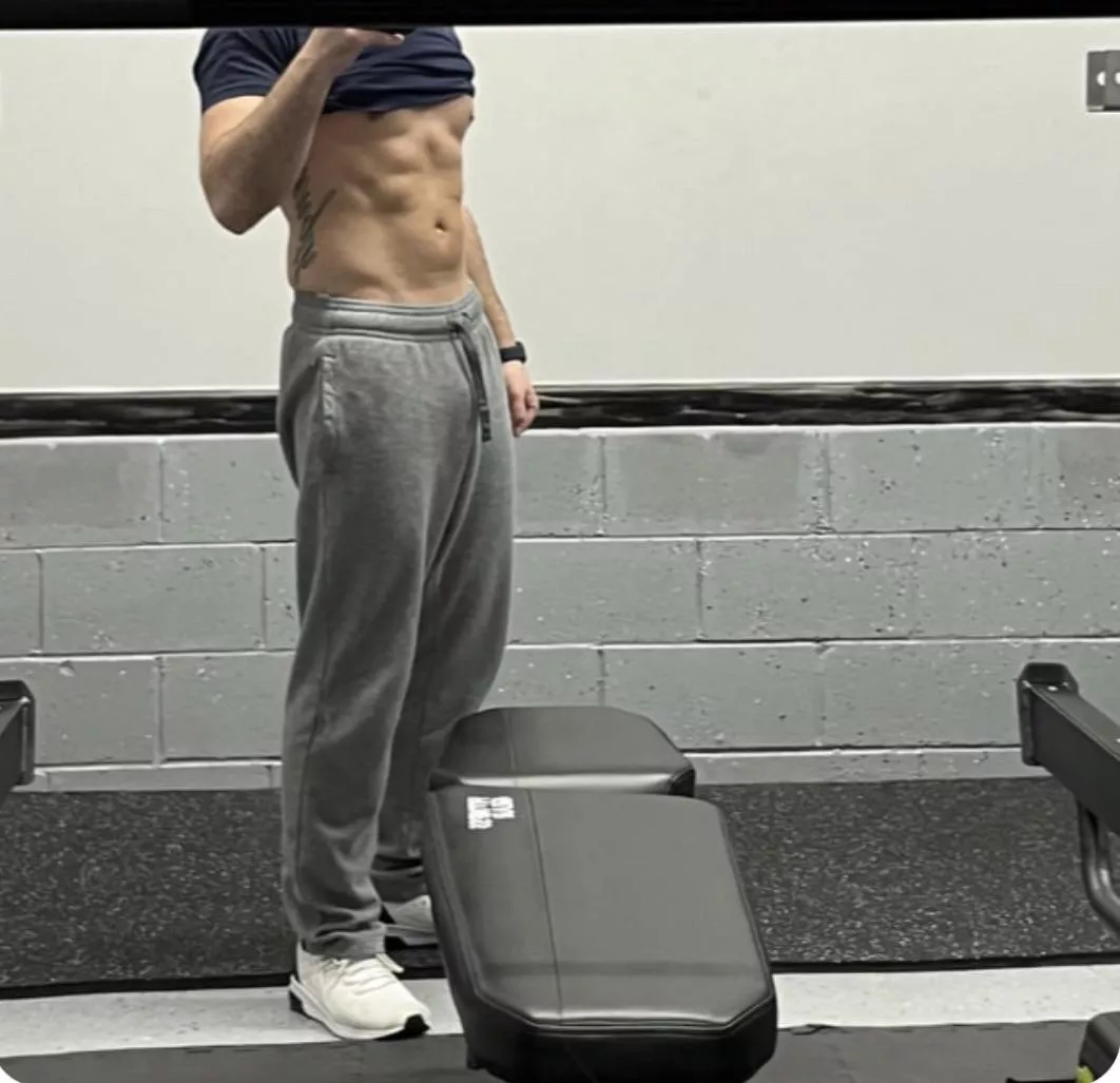 I make a great spotter especially on hu[m]p day 😉 posted by Fit_Advertising8975