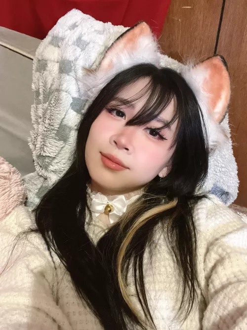 Looking cute by Rienfruity