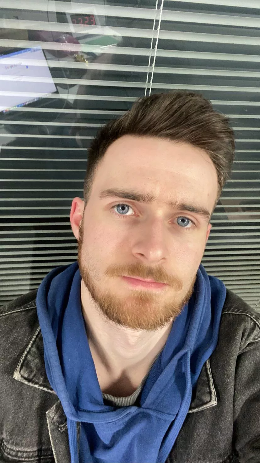 Moody work selfie now that I need to find new work due to shift cuts posted by Trashyslot