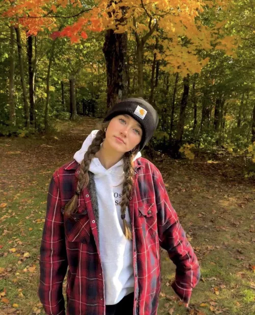 Pretty autumn girl by Weakness-Valuable