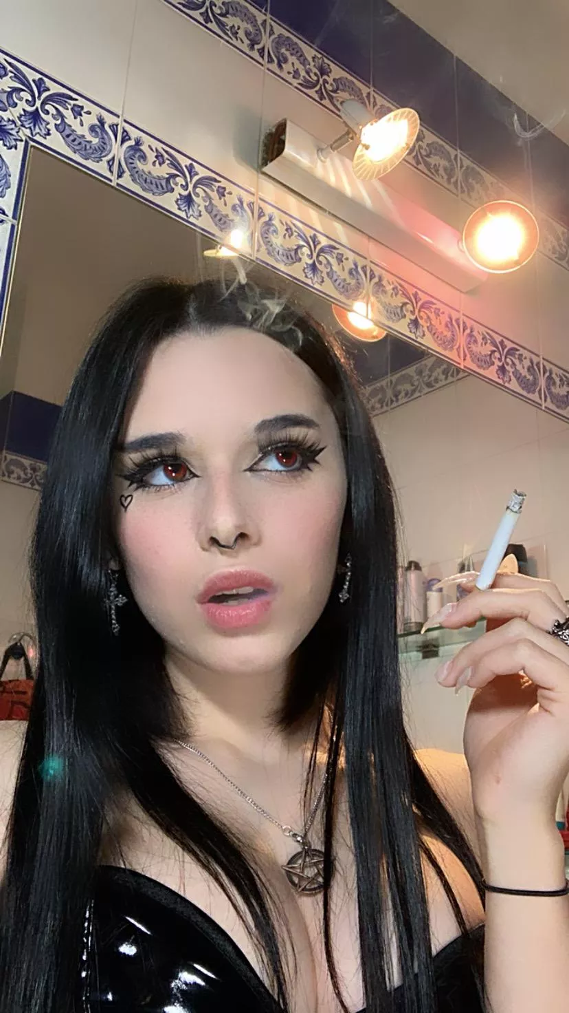 Smoking suits me posted by 2Miele2