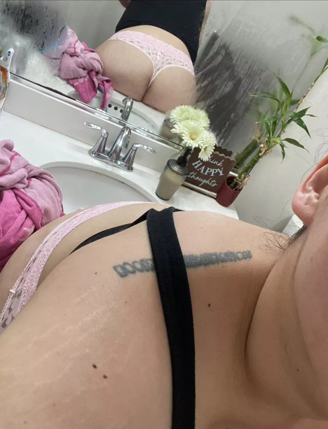 Snuck away to show the 🍑 posted by Michipeachy3