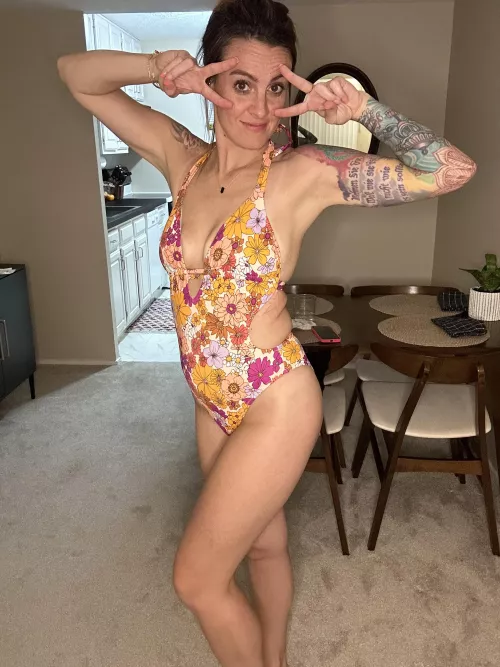 wearing my fav. bikini. by Tay-Rae773