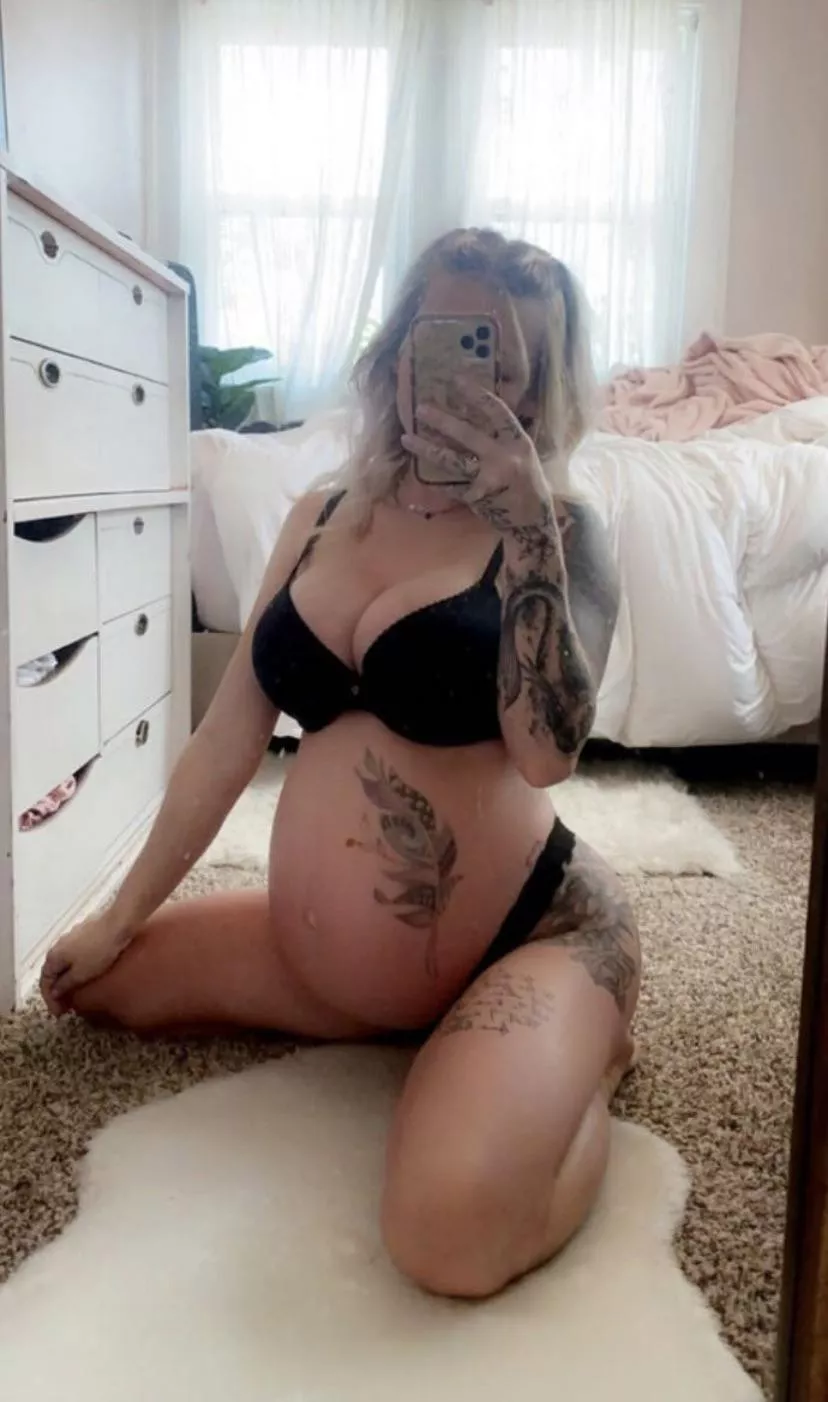Would u fuck this preggo chick? posted by Relative_Test1468
