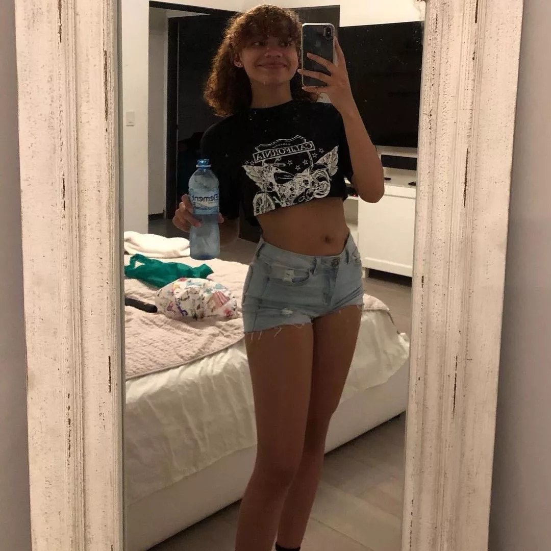 19 yr old Latina looking for a Papi 🤭 posted by NickyPersici