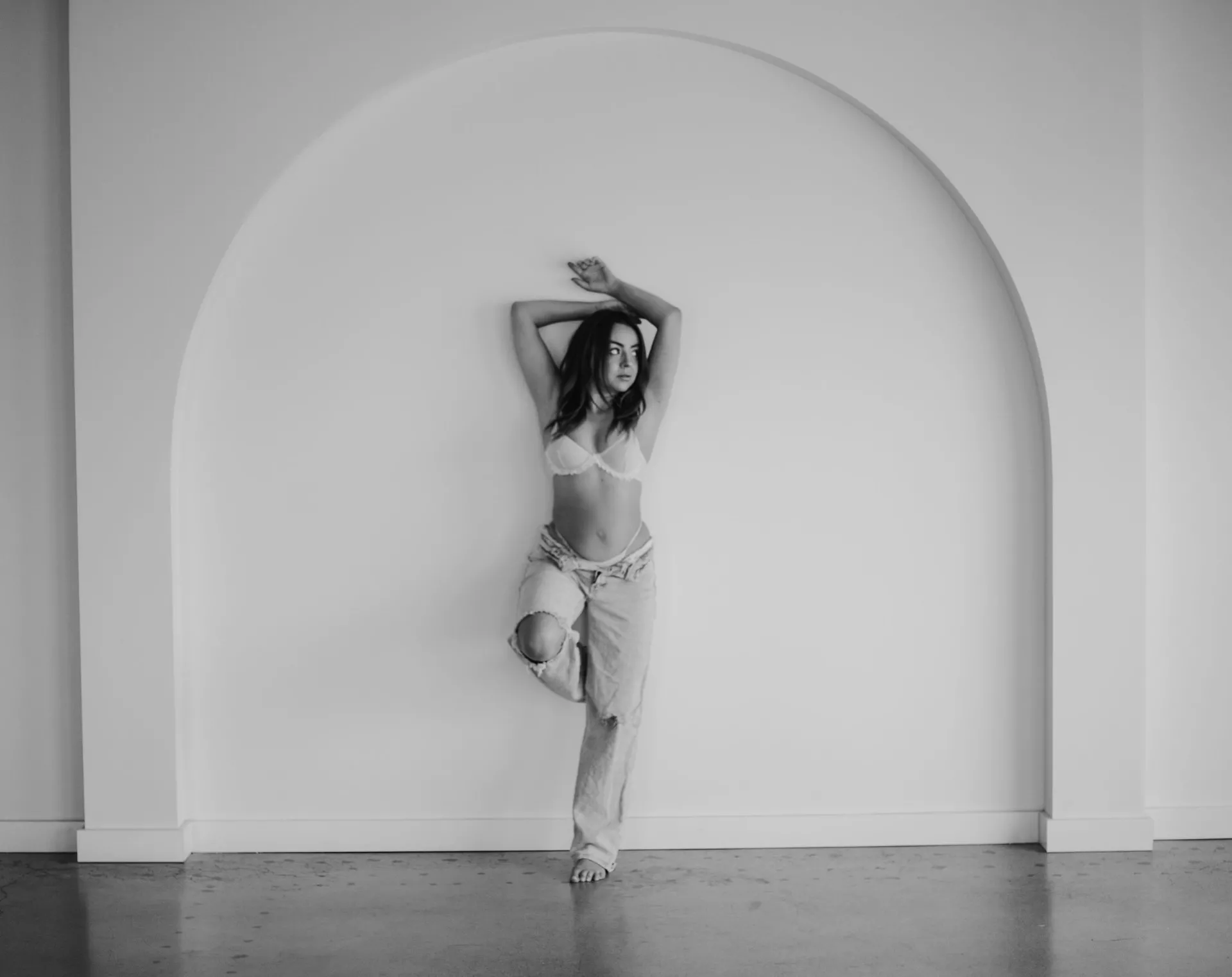 Classy sexy in black & white. posted by LilEdenx3