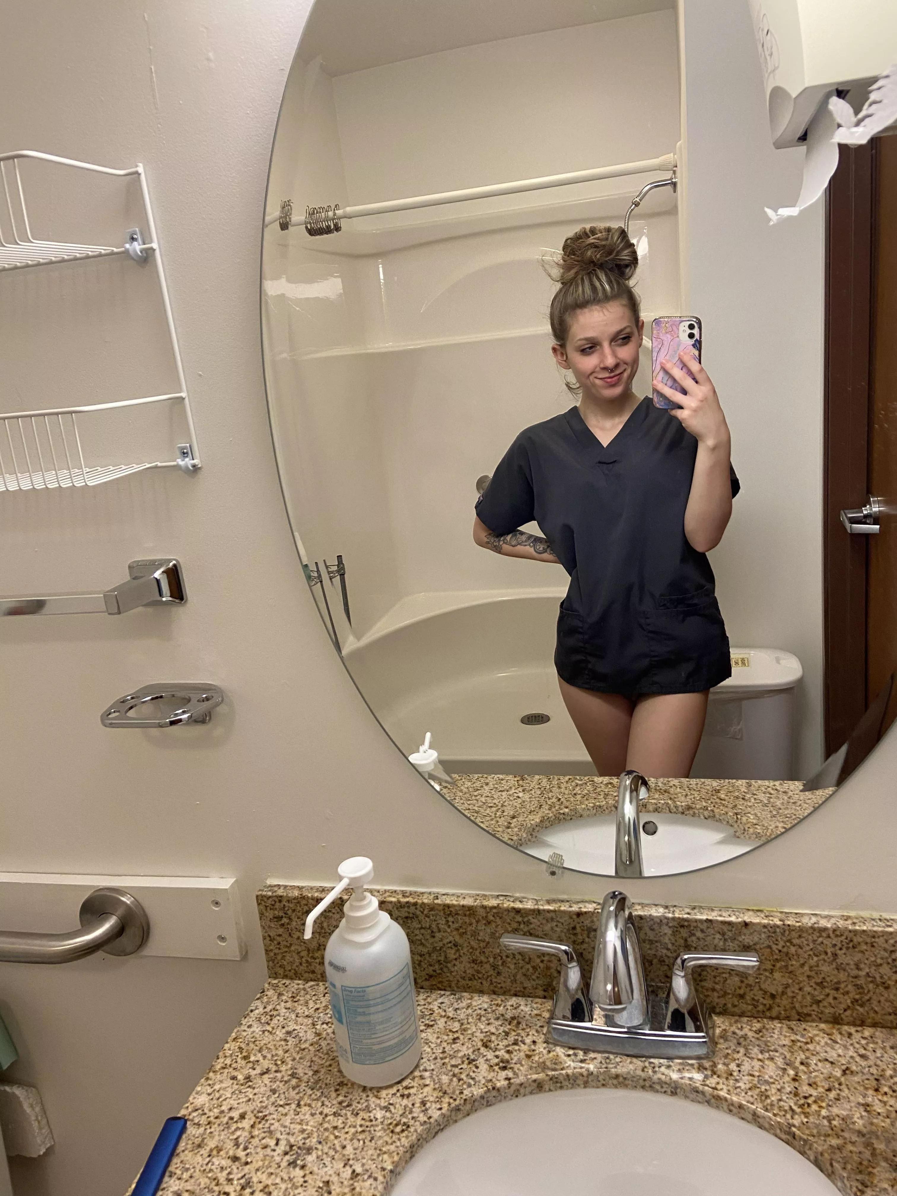 Finish lifting my shirt for your gift, boss! posted by ThatSkatingGirl