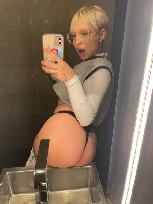 have you ever seen such a cool ass ?:) by bitivic