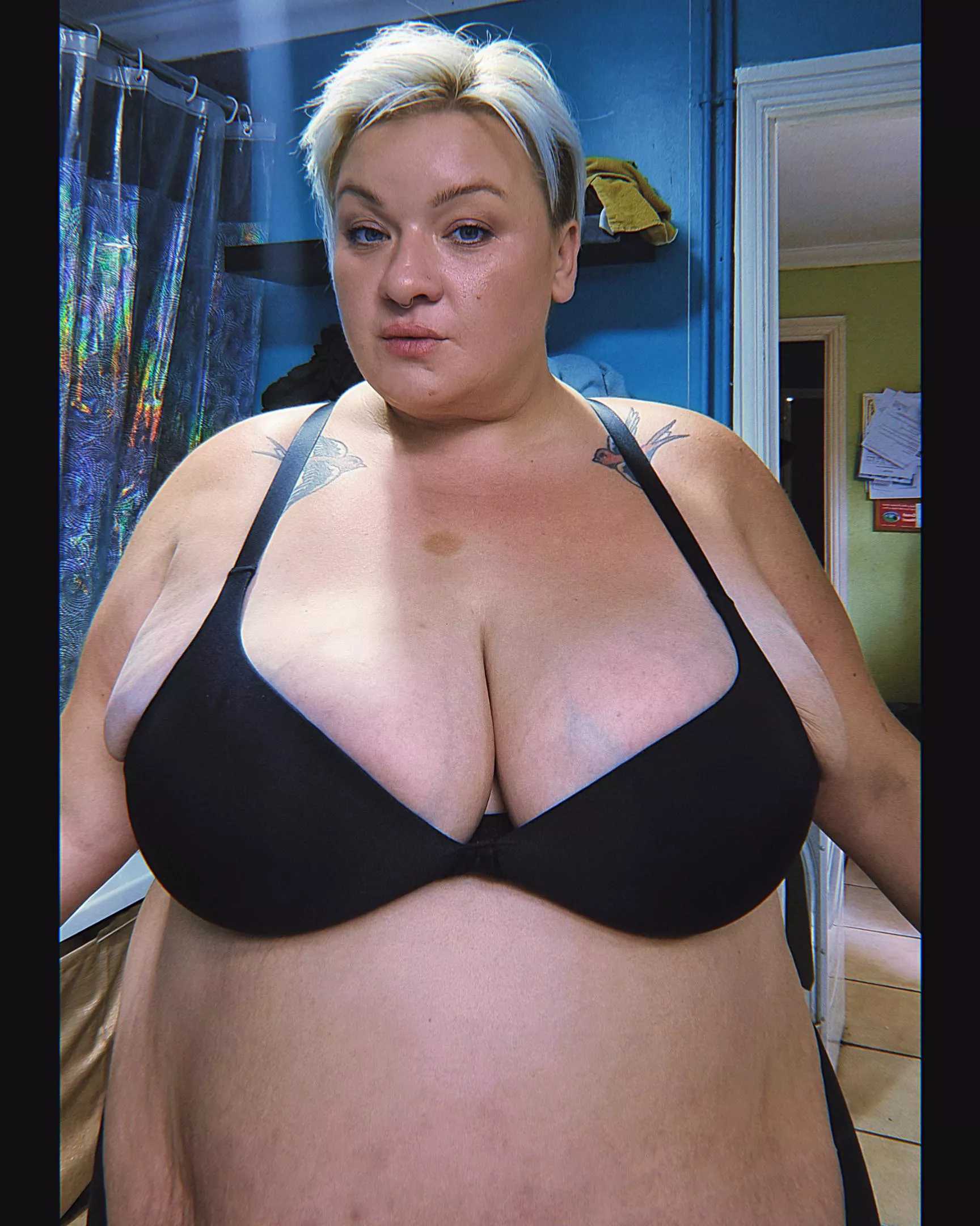 hey boys 💋 posted by WeirdNStuff