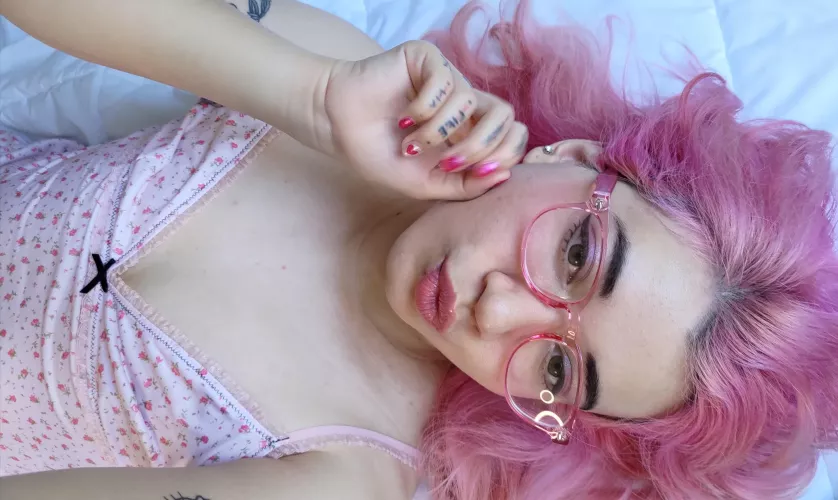 How do I look in glasses?💗 by RainbowValentine