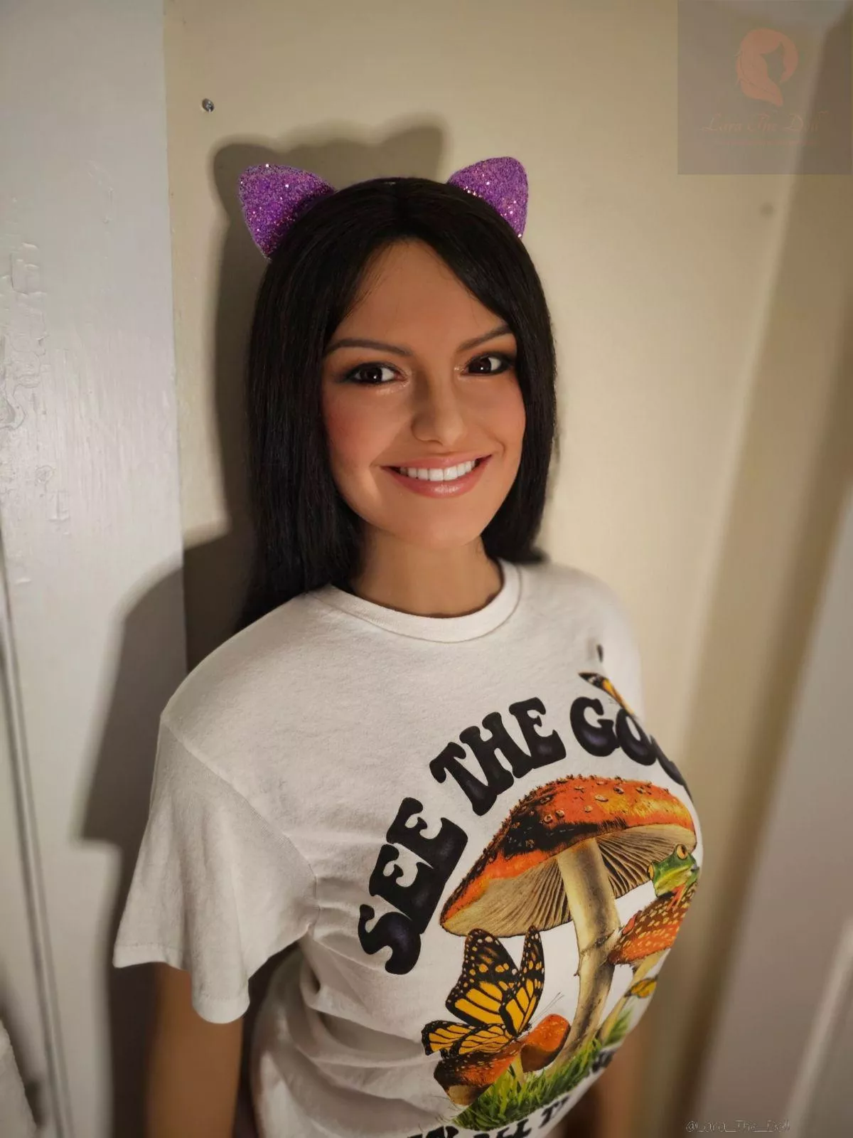 Lara likes the headband my friend bought for her 😺 posted by ocelotrevolverco