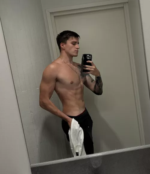 M24, hello people😈! by Icy_Ad5932