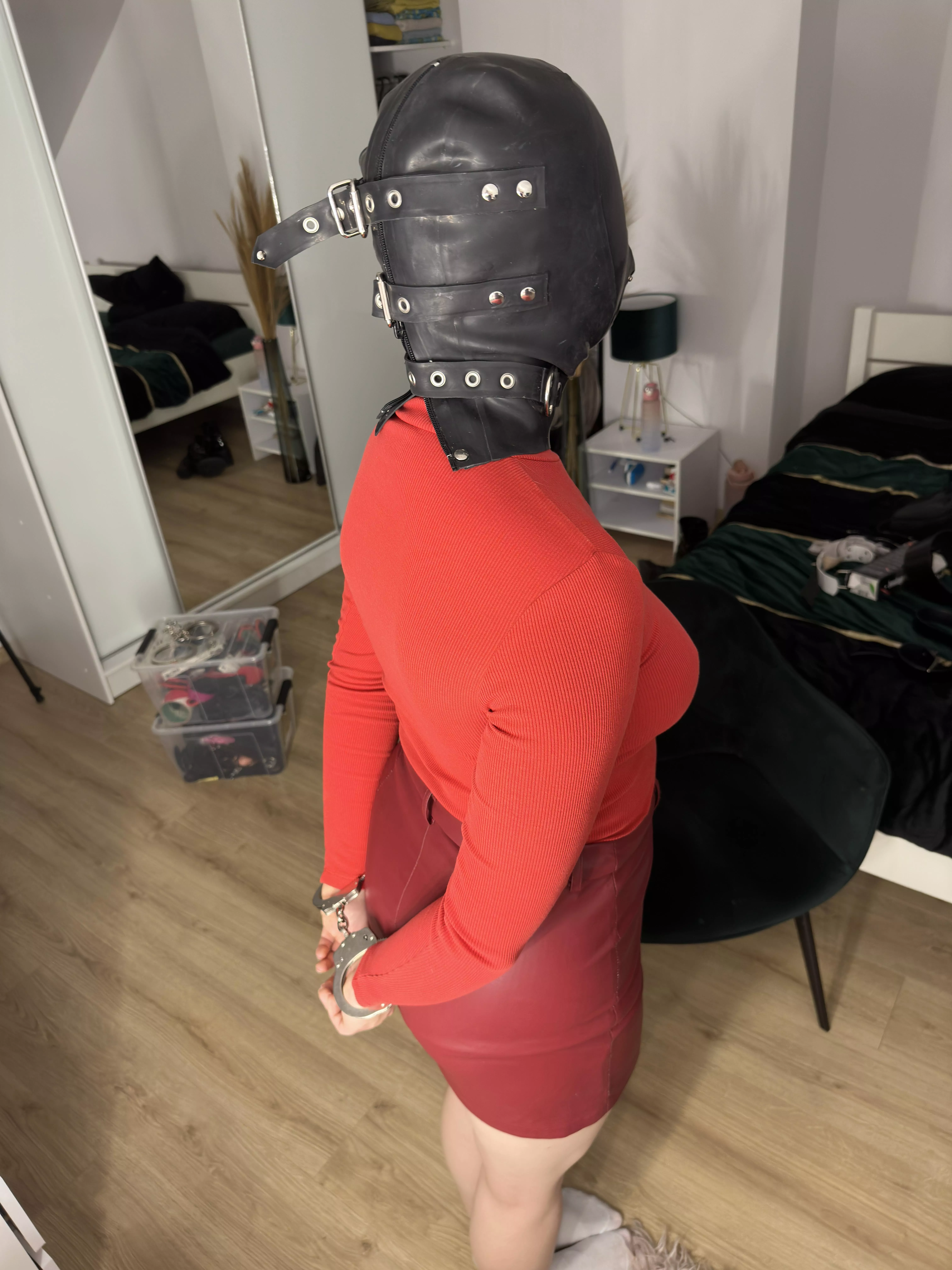 My latex hood is very tight .. posted by Navlia