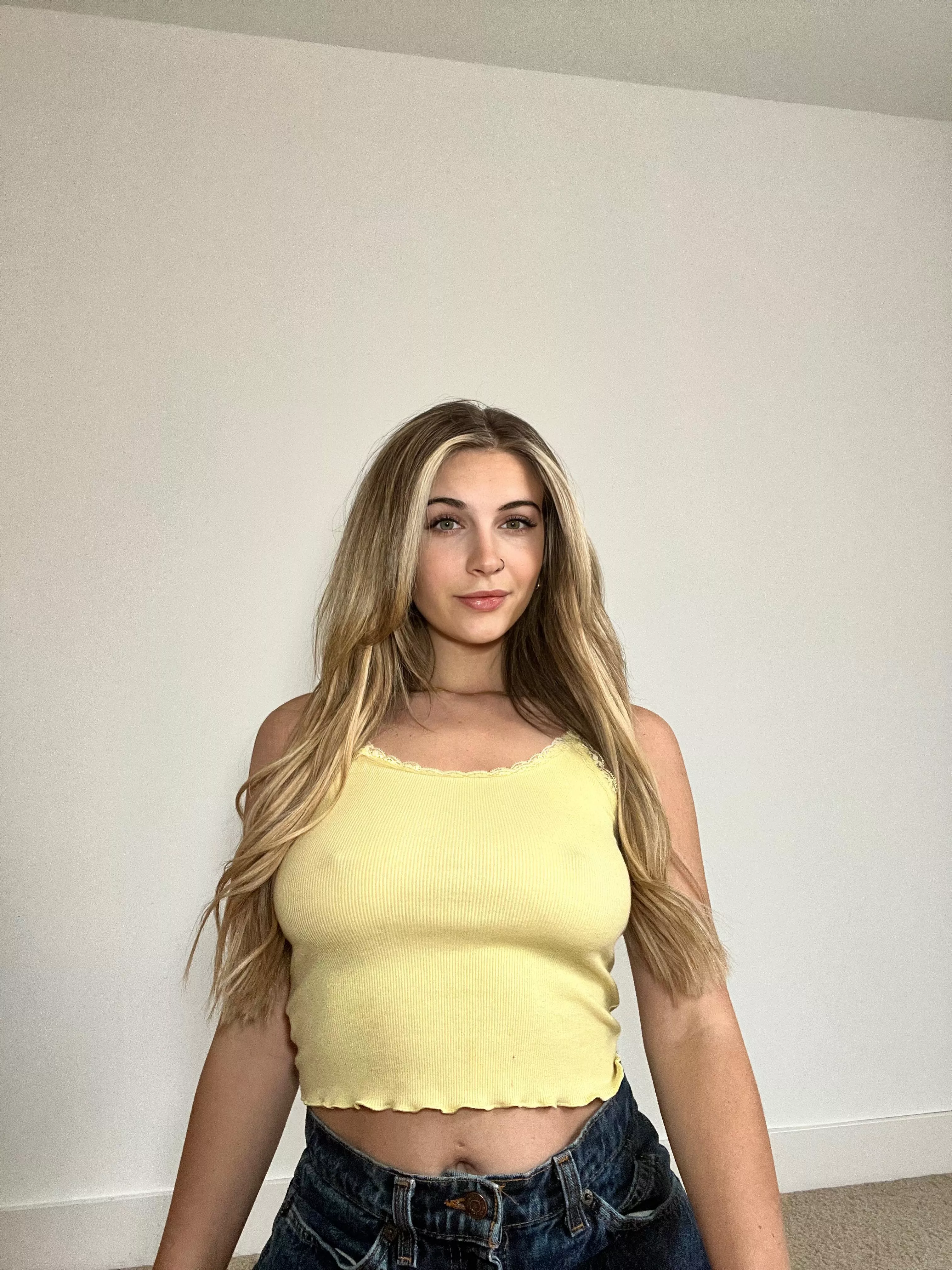 Rocking tight tops with no bra almost every day ✌️ posted by Rileywoodx