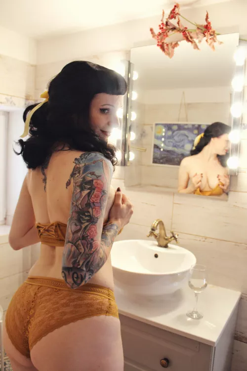 Someone forgot to knock before enter by OhThatsScarlett