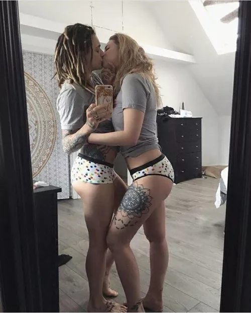 Taking the pic by HonestRunner