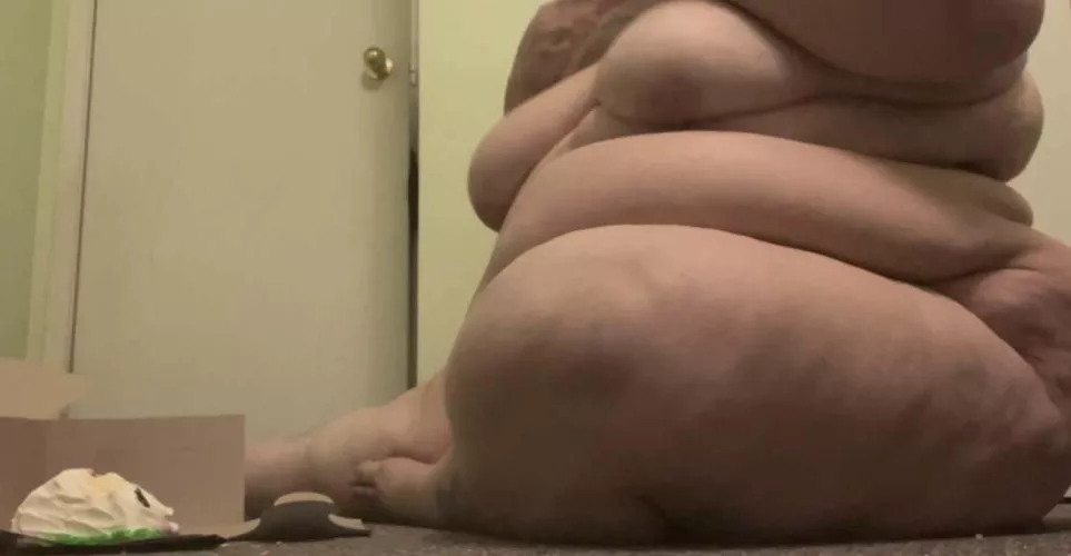 400lbs+ hungry fatty 😋 let’s talk food! by greedypiggy2