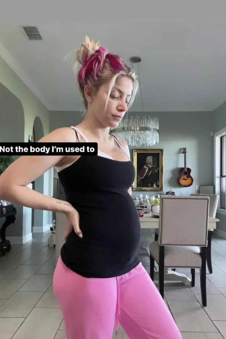 Alexa Bliss baby bump posted by WWEHotWomen