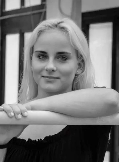 Black and white but still pretty posted by Peshypeshypeshy