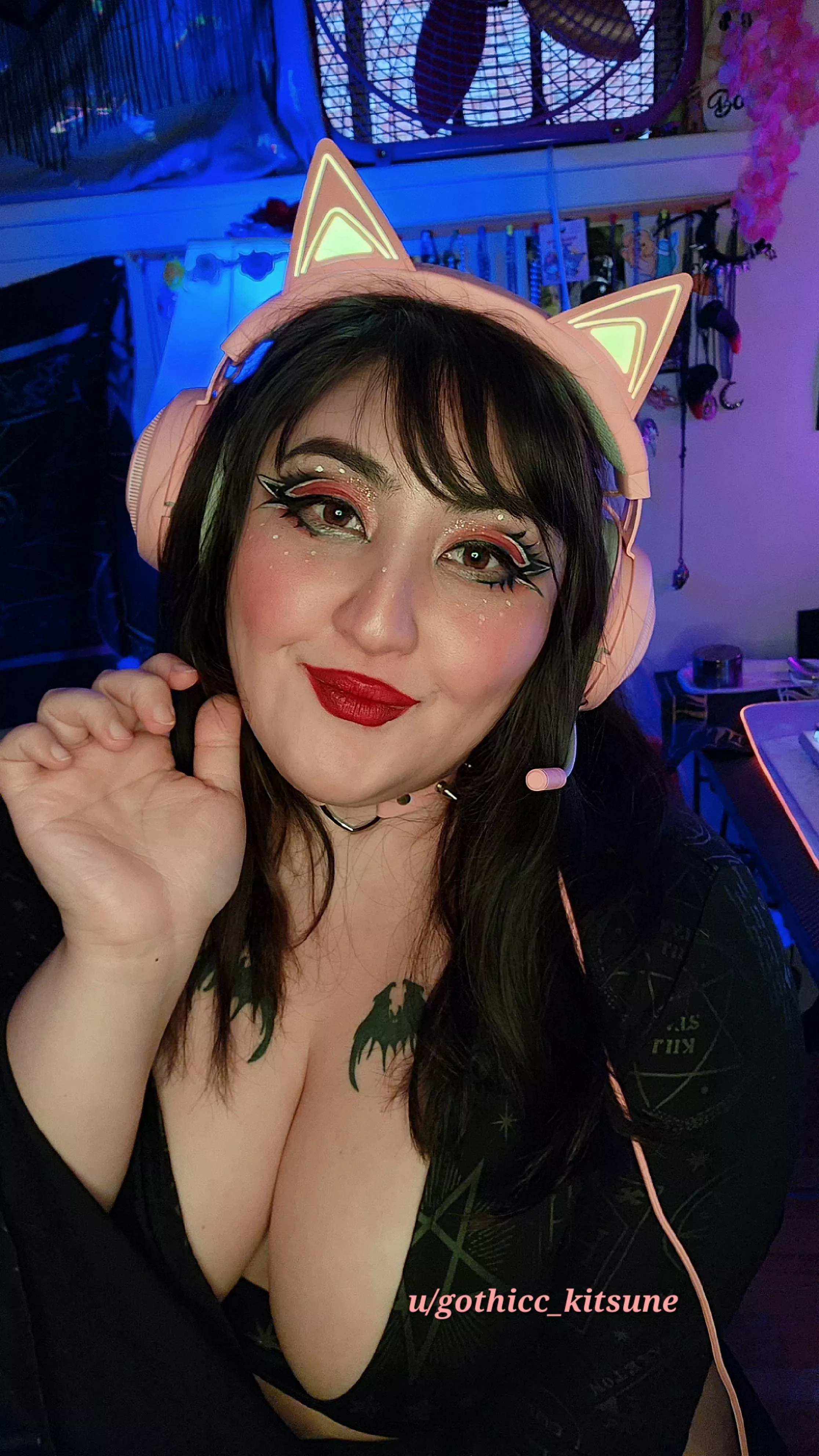 Can I be ur chubbi goth gamer gf 😽 posted by gothicc_kitsune