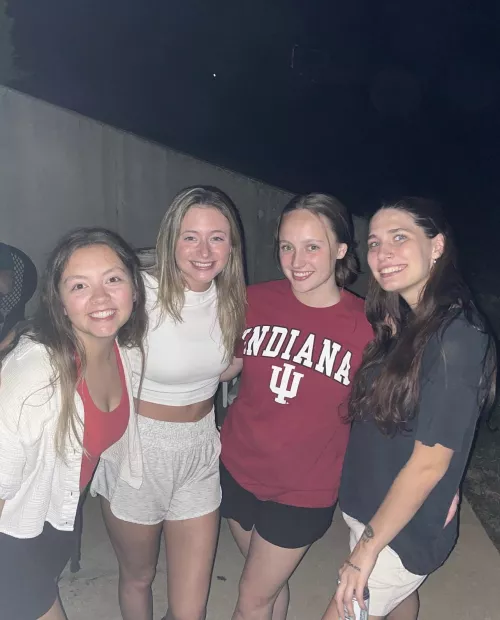 Cute vacation girls by BingB0ngBoi