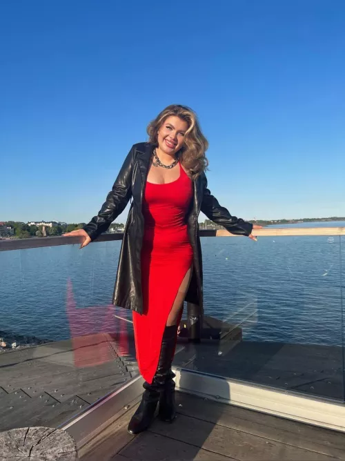 Flexing in public by _Gavrilo_Princip_1