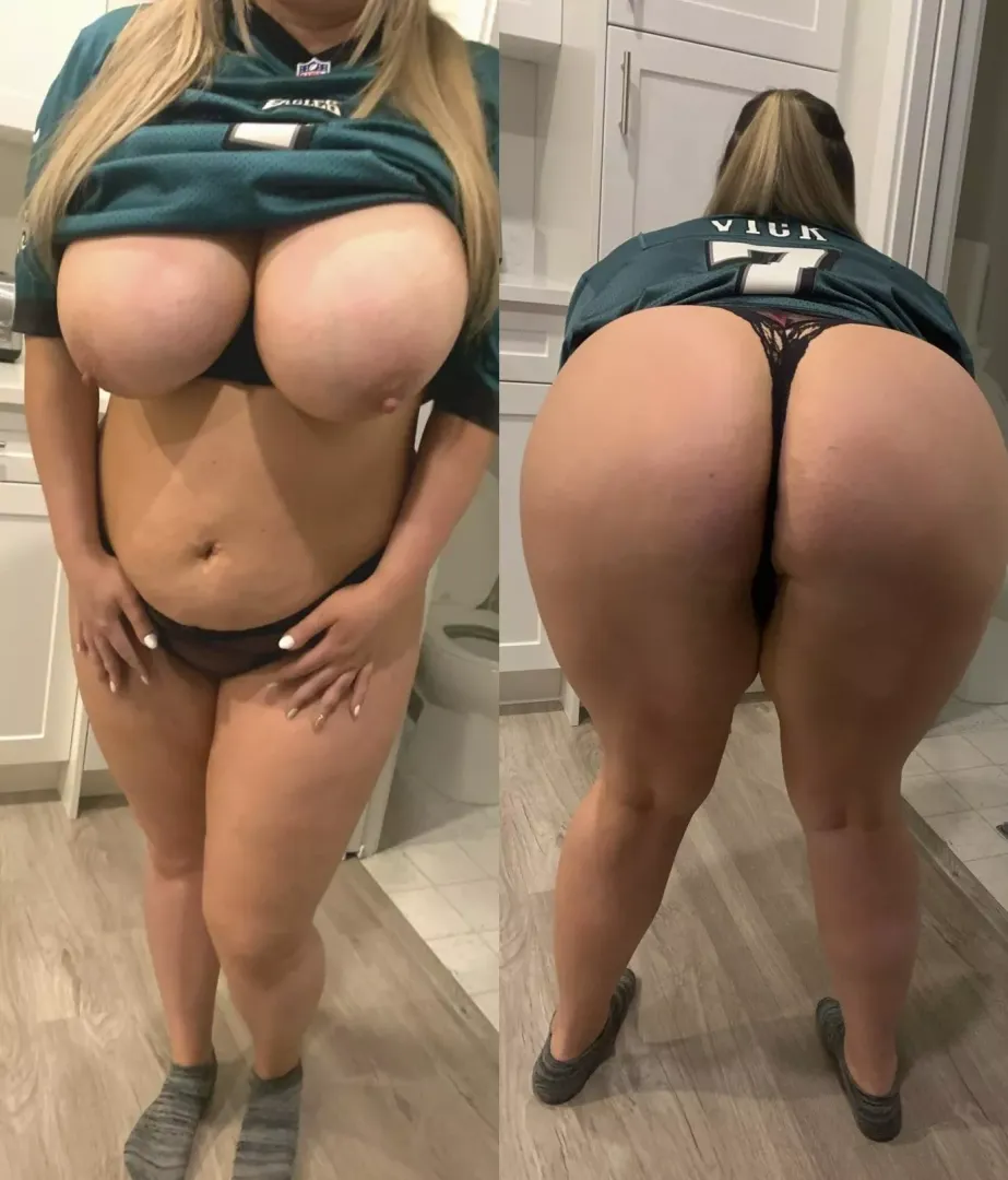 Huddle up with me and slap this ass posted by Bustyhousewifey