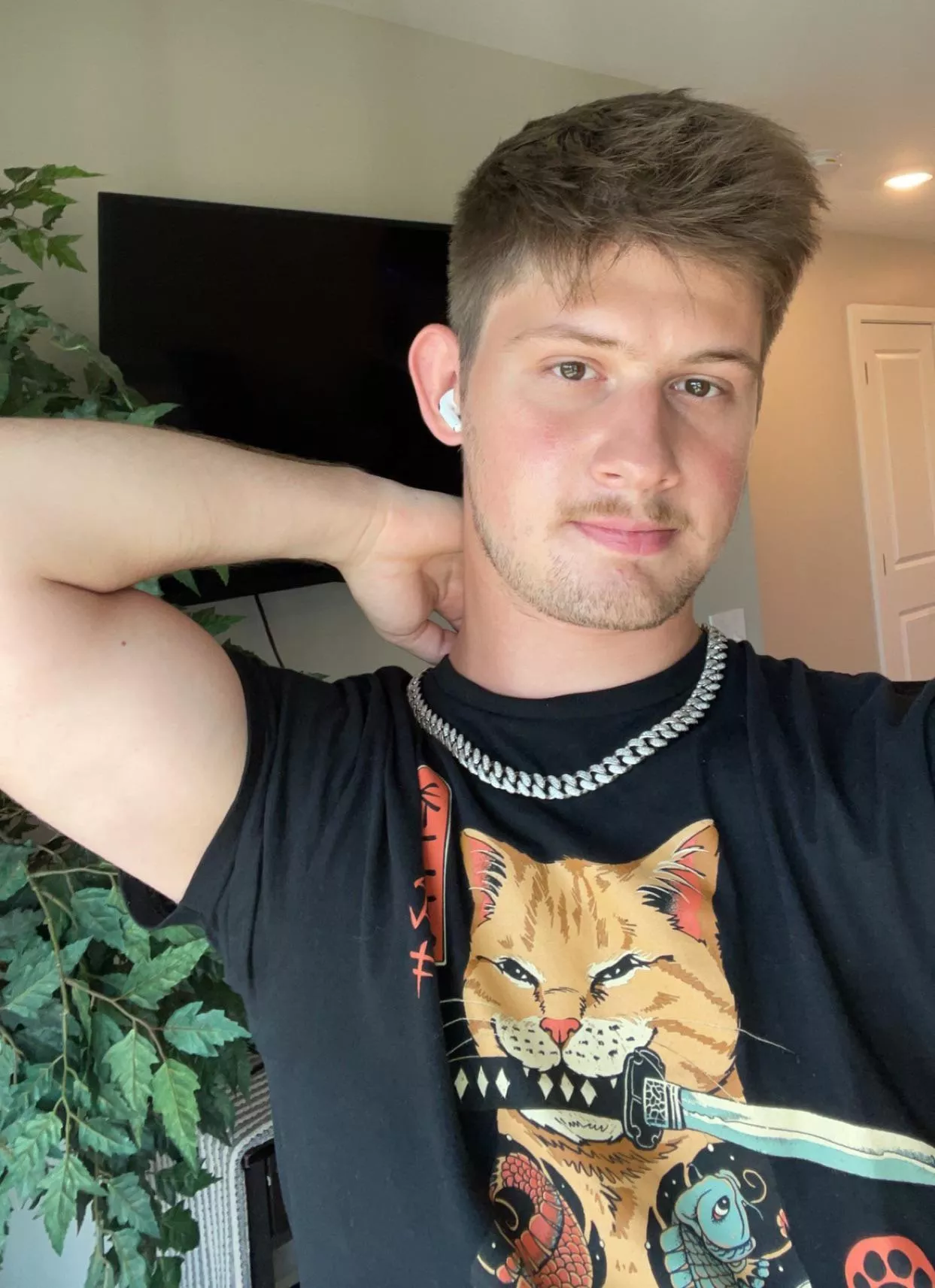 I need someone to take off my chain posted by Iceflame2001