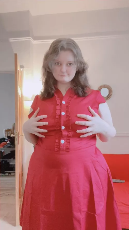 I think red suits me ;) by venus_skyy_