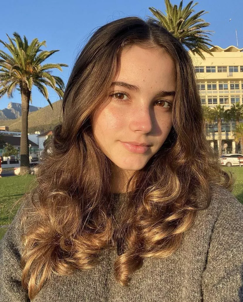 Laura Taylor posted by Weakness-Valuable