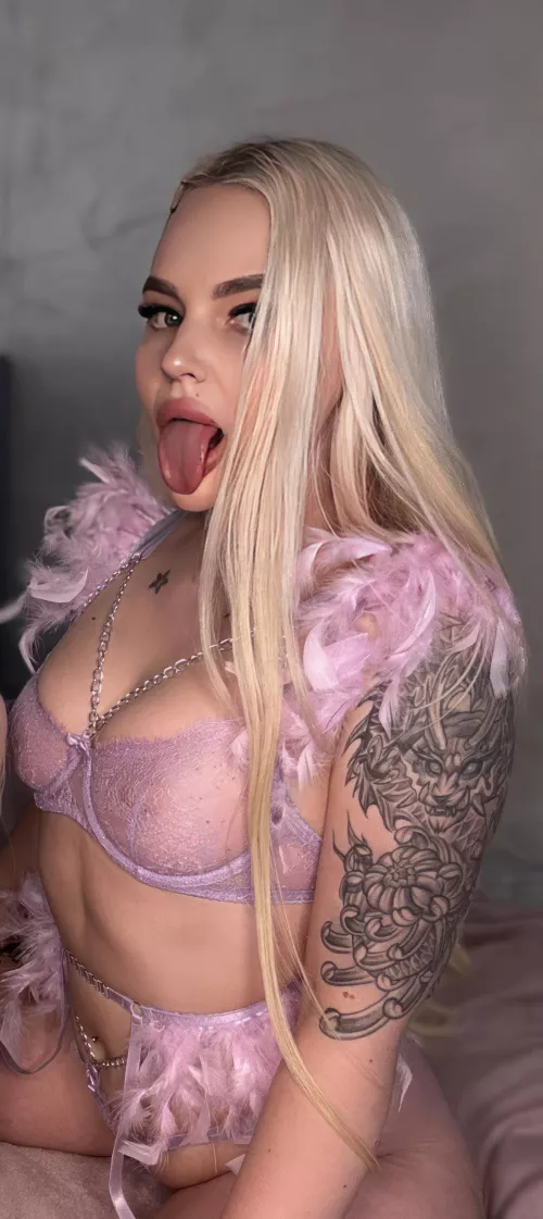 mmm.... I want to feel your hot and thick cum in my mouth by MoroselyTheorize