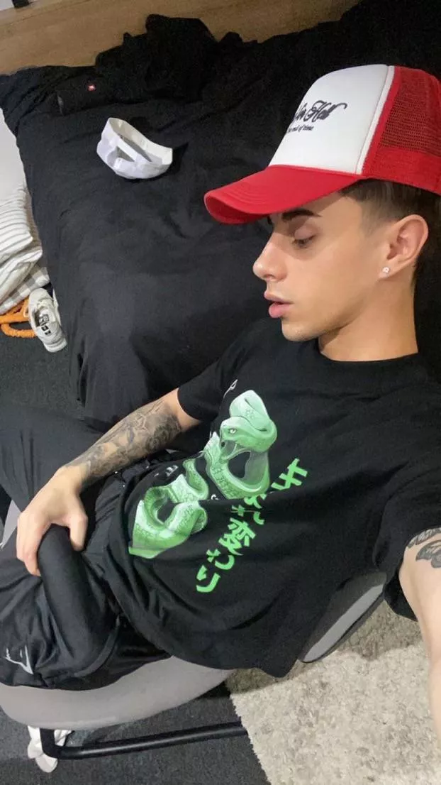 Morning wood posted by Witty-Month4980