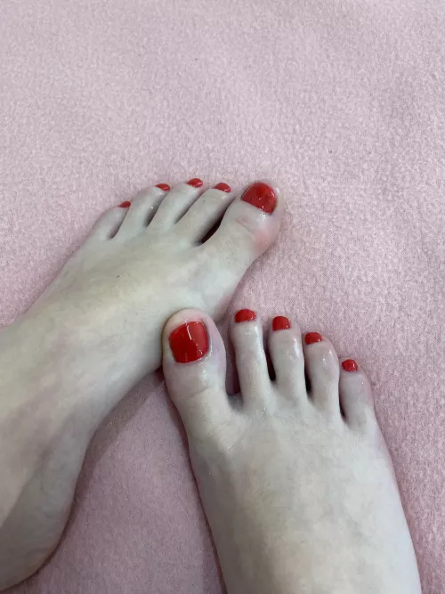 red pedicure looks very sexy and very erotic by MalignlyLash74