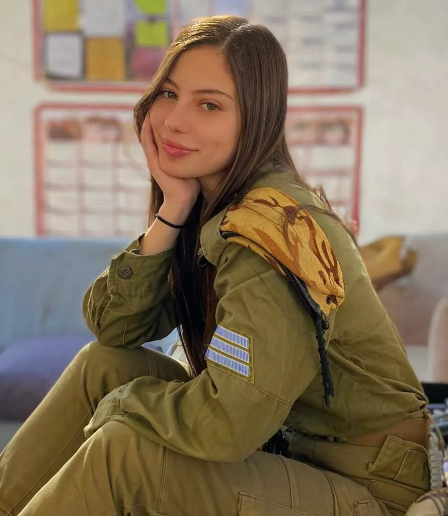 Shay Shomer posted by Breathlessbeauty