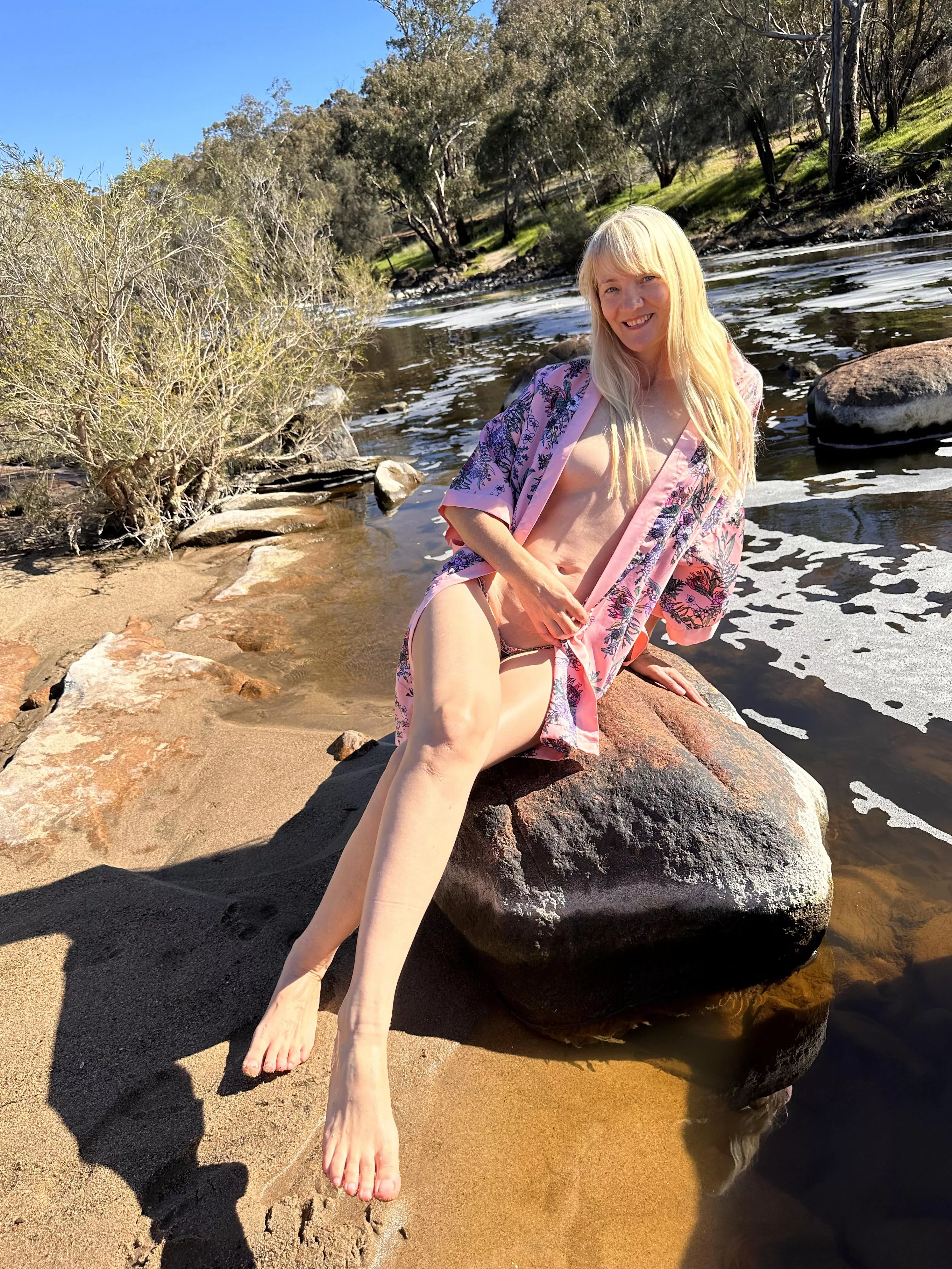 Slide into my DM’s posted by S3xySarah