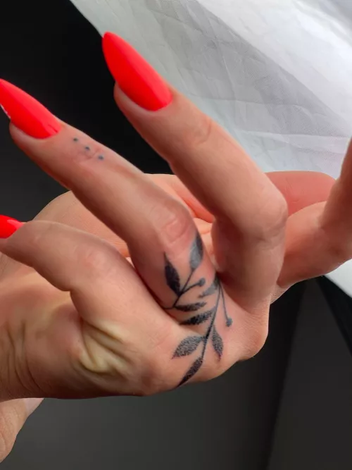 This cute hand is a handjob expert, you'll love every second of me around your arousal by hotcyberdoll