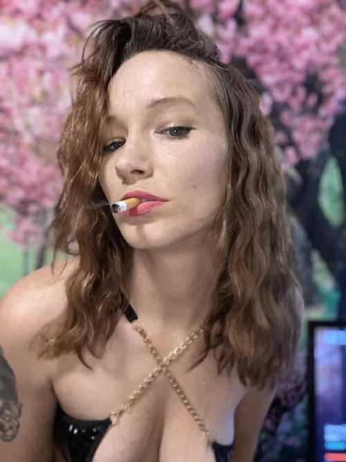 Hope goin enjoying your evening 😘 by Smokemamax