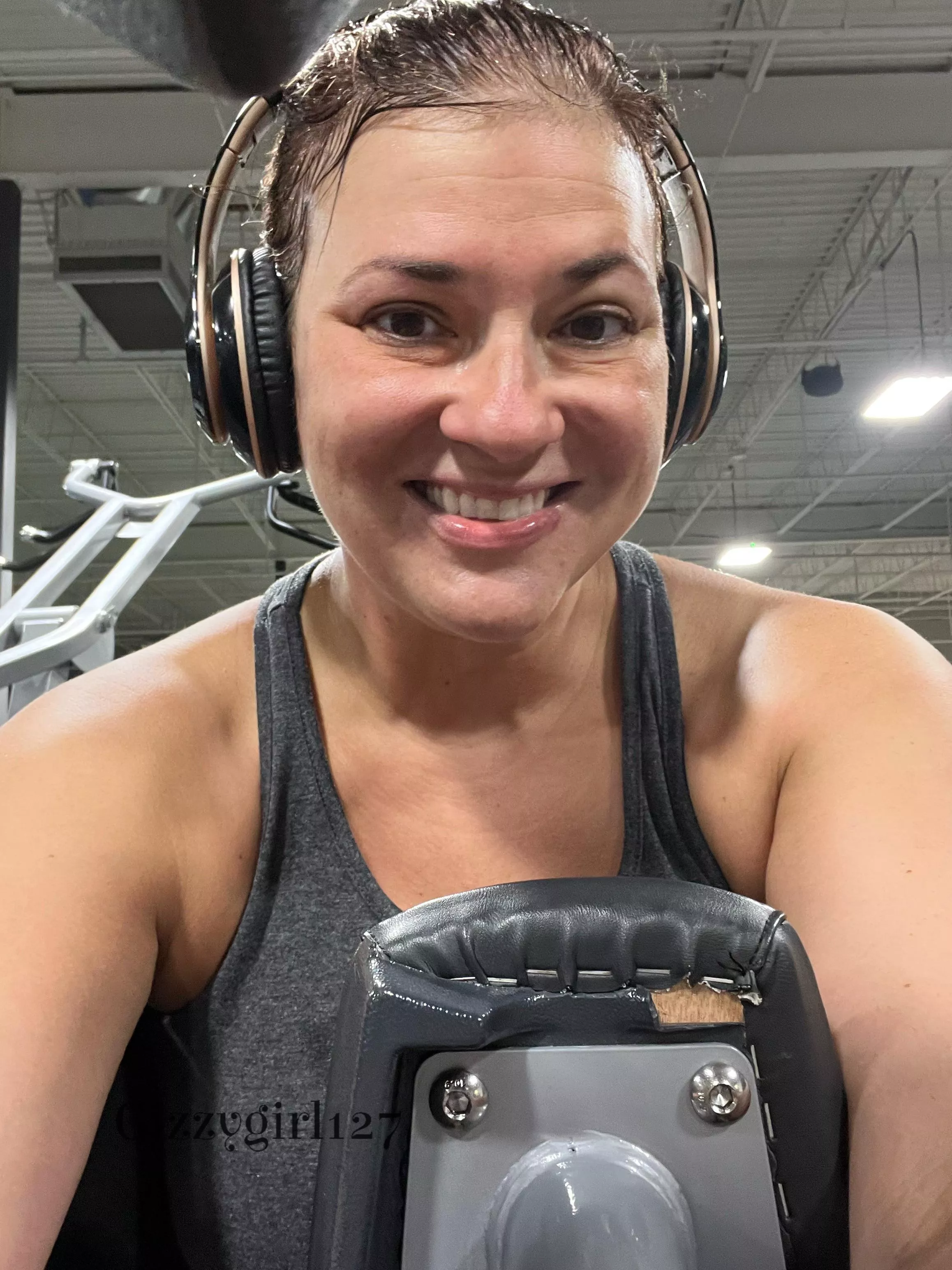 Leggum and shoulder day posted by Gizzygirl127