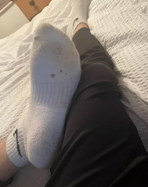 18 dm me I like feet and have a kink for cum socks. dm if same interests by britguy17