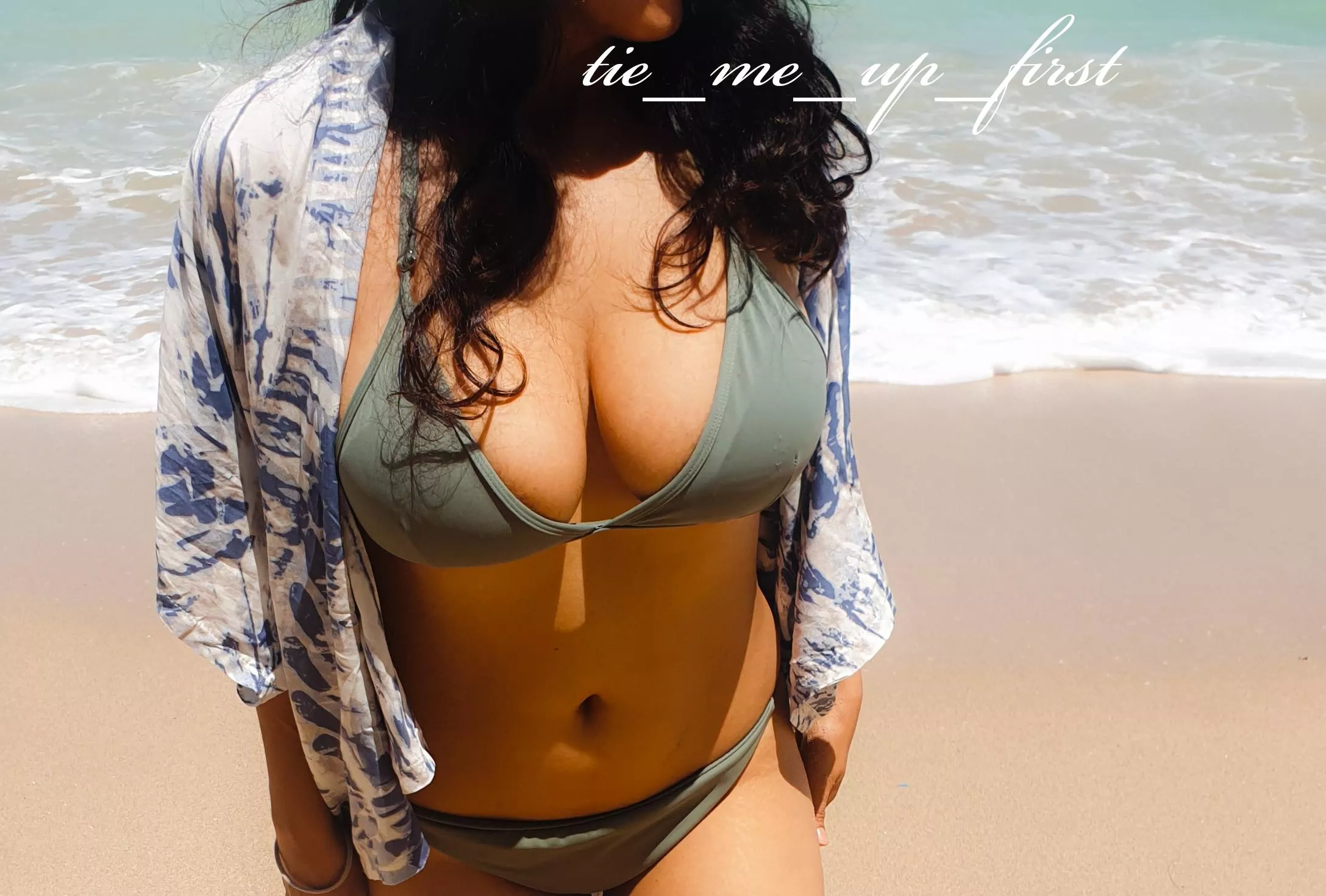 How long can you manage to maintain eye contact if we are hanging out at the beach? [F] posted by tie_me_up_first