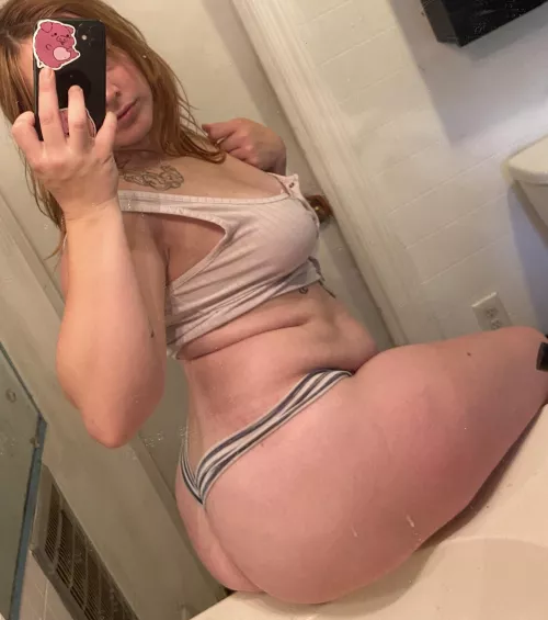 I can tuck my fingers in there now by makchubby