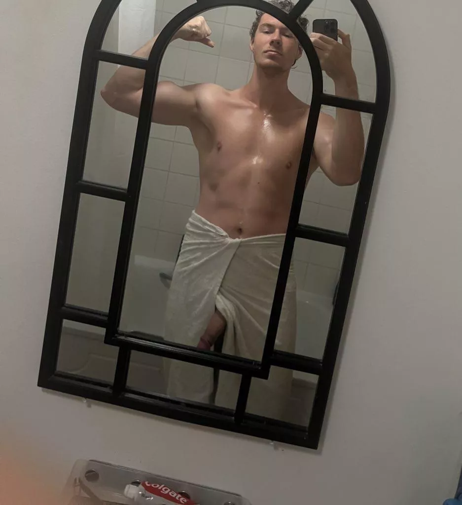 I could use a hand drying all these legs 😏💦 posted by bwcxxl