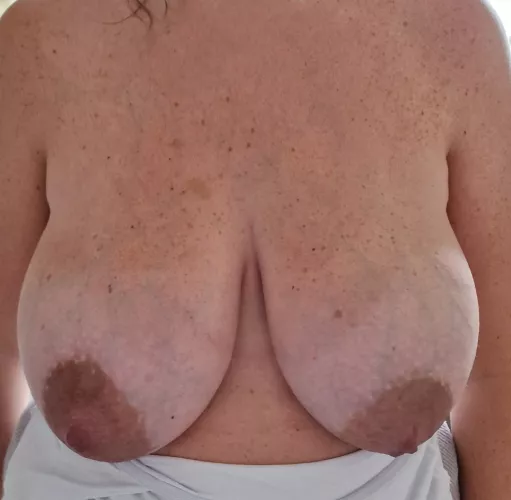 Nice full tits for you all to play with. I wish I could have everyone who upvotes this cumming over them at once. by secretslutUKx