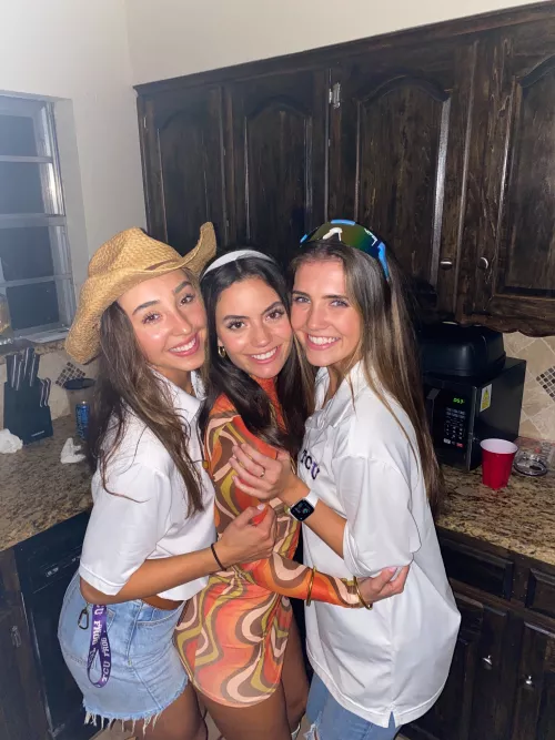 party girls by insecure_walrus